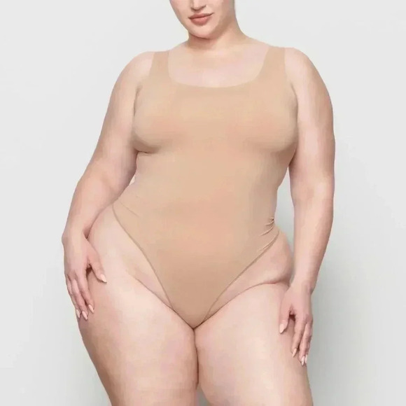 NWOT SKIMS SOFT SMOOTHING THONG BODYSUIT small - Picture 1 of 7